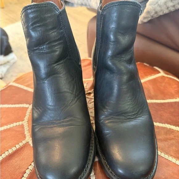 Frye Sabrina Chelsea Boots - Picture 2 of 6